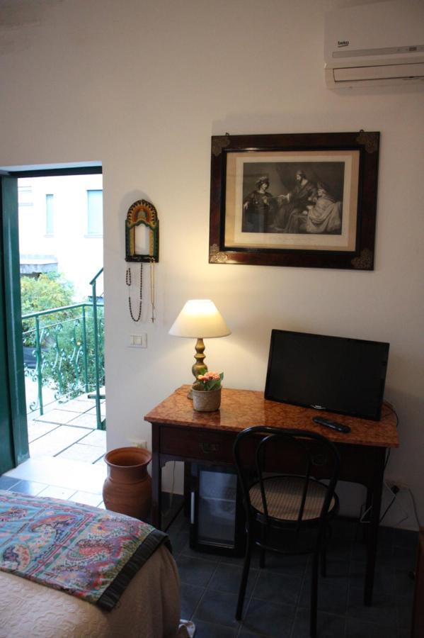 Stanza In Liberty A Mondello Palermo