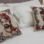 Blanc Rooms