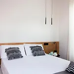 Lulom - Rooftop Boutique Rooms