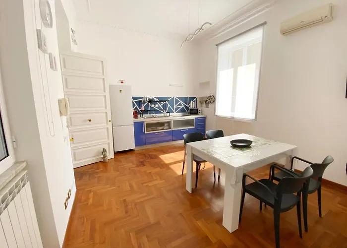 Kamaffari Central Apartment
