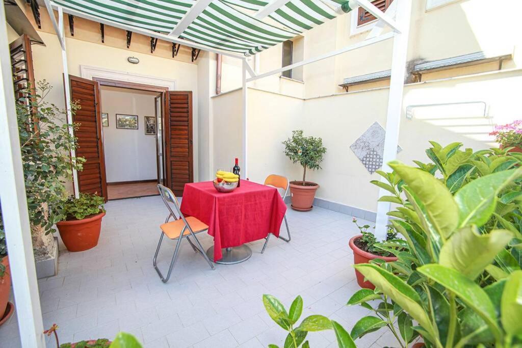 Appartamento Con Terrazza Al Centro Storico.
