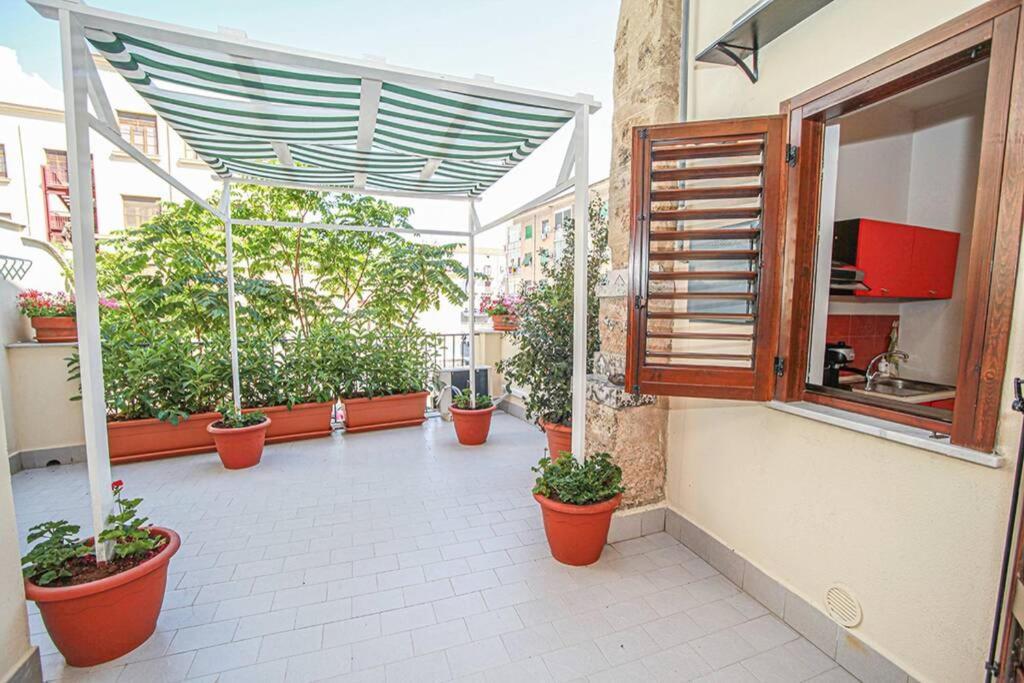 Con Terrazza Al Centro Storico. Appartamento Palermo