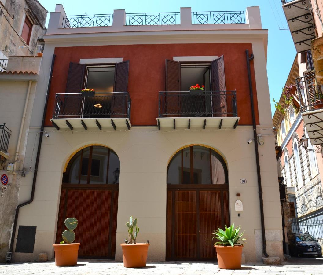 Isula Guest house *