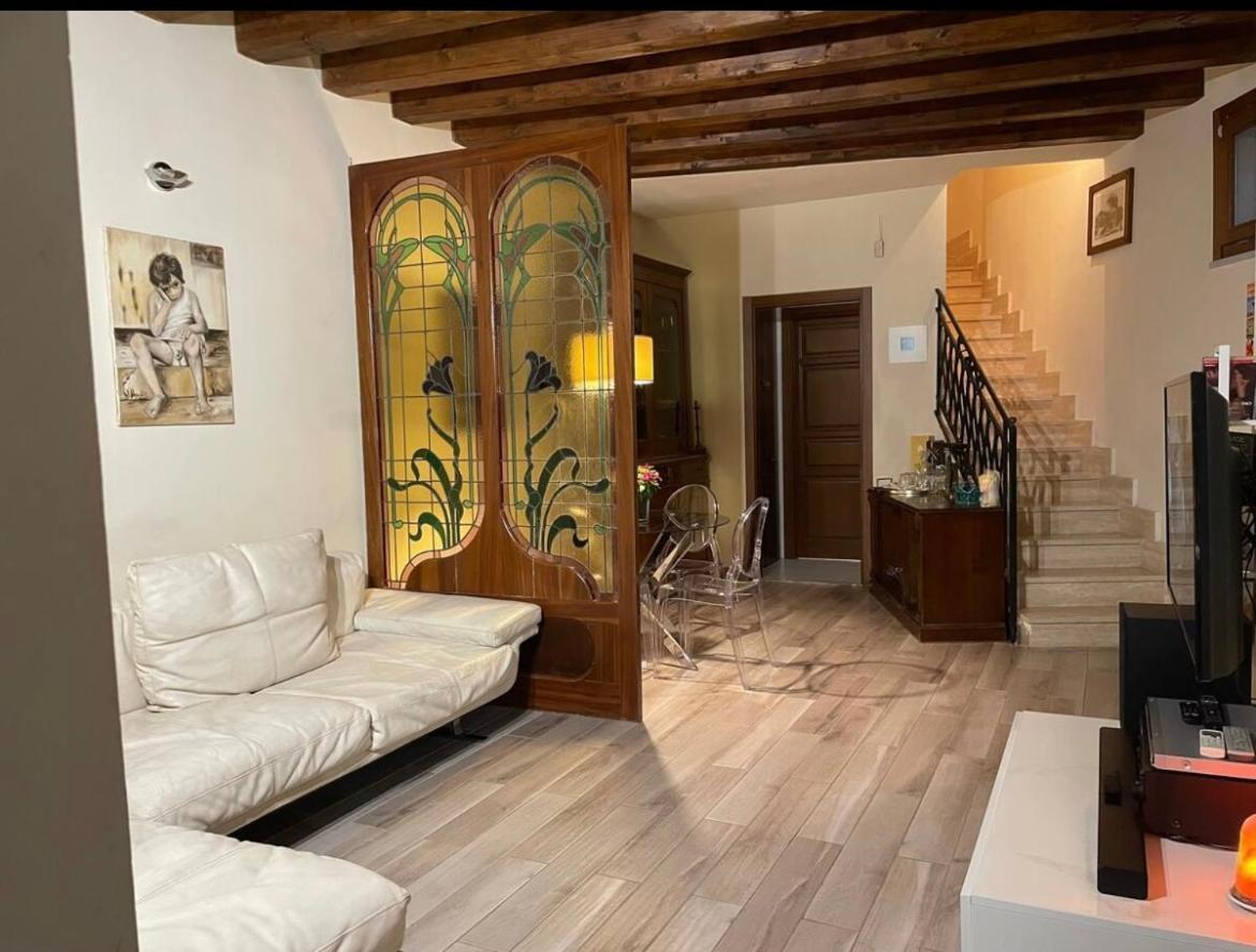 Charming Di Gregorio *