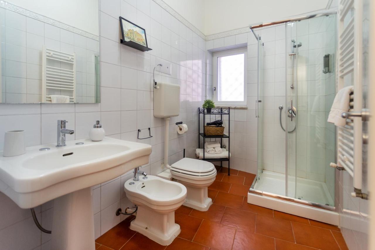 Isula Guest house *