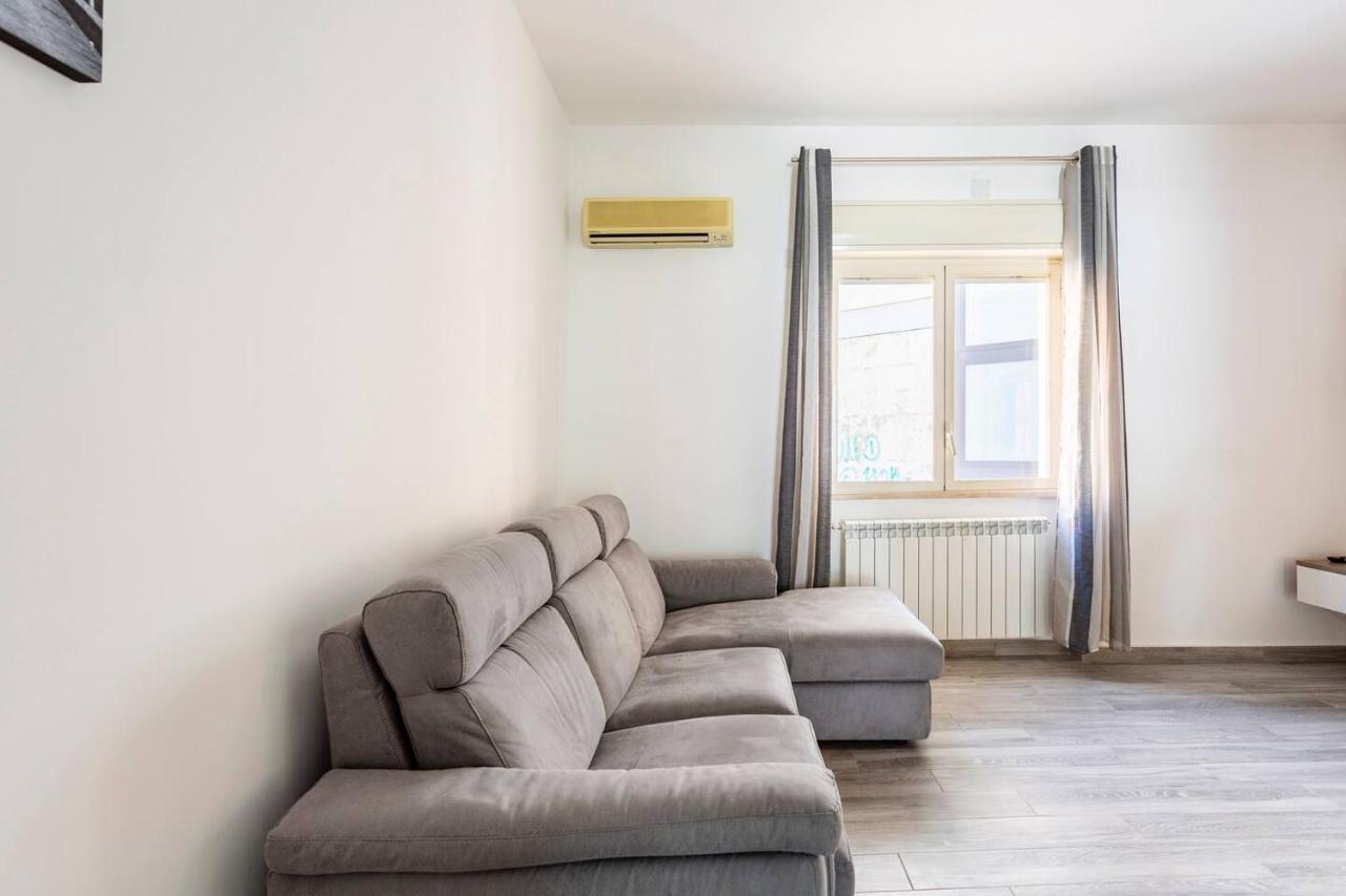 E.r. Apartment