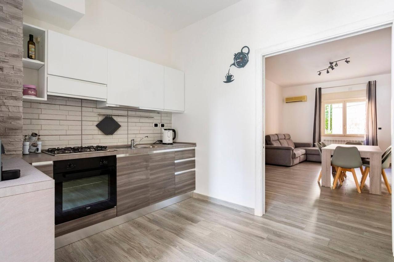 Apartment E.r.