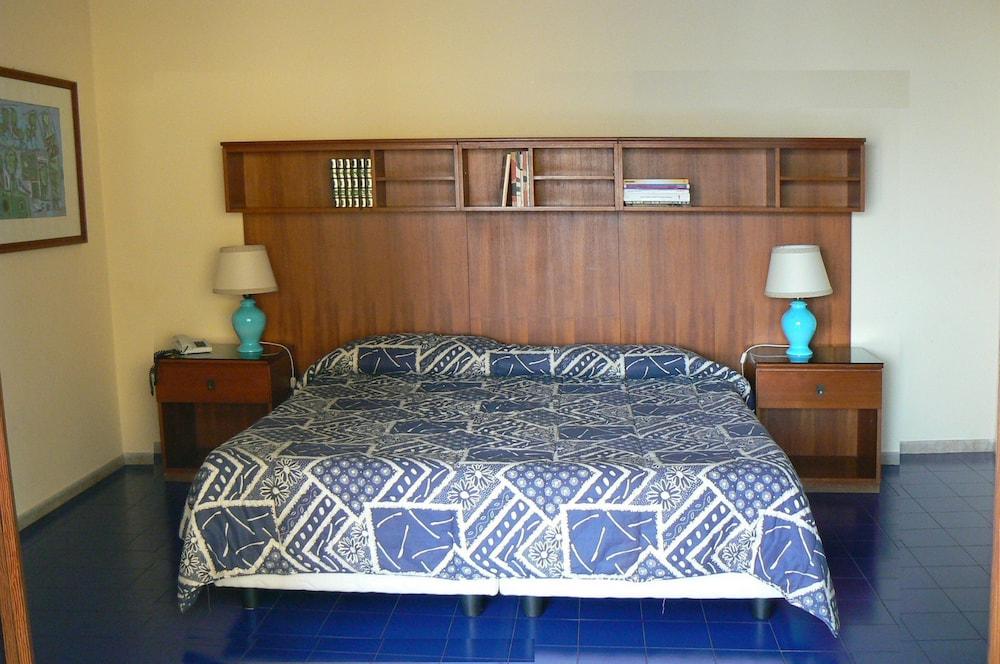 Aparthotel Marbela &