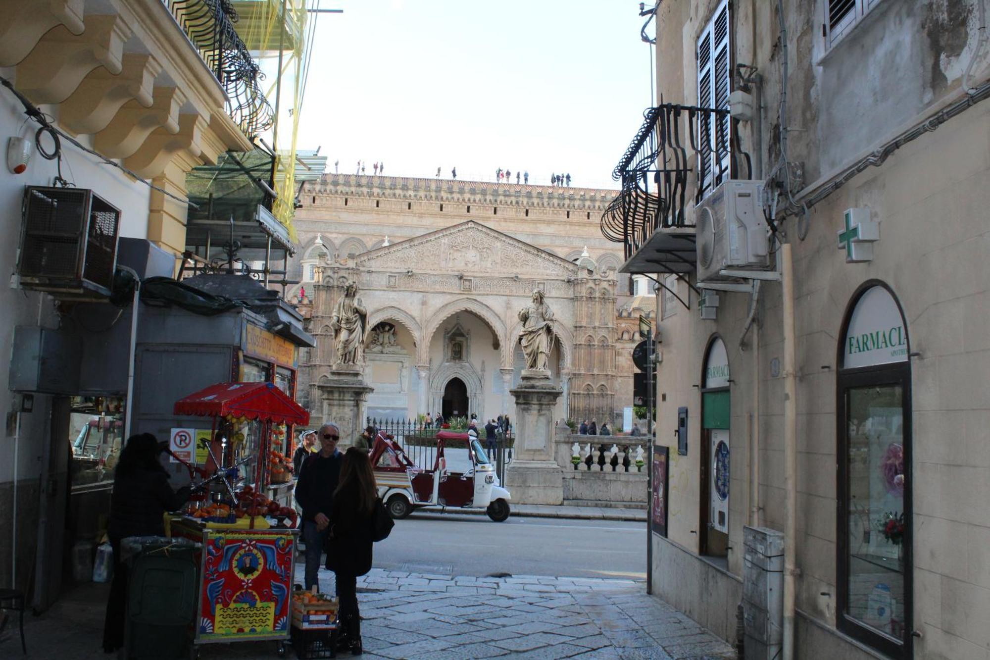 La Siciliana-di Fronte La Cattedrale * Palermo
