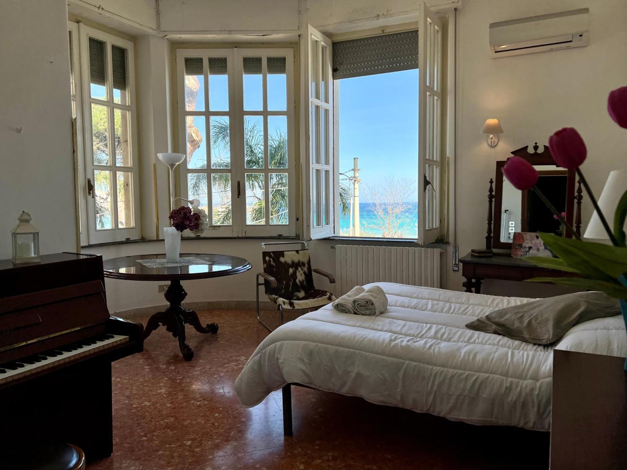 A Casa Di Vale, Relax In Front Of Mondello Apartment *