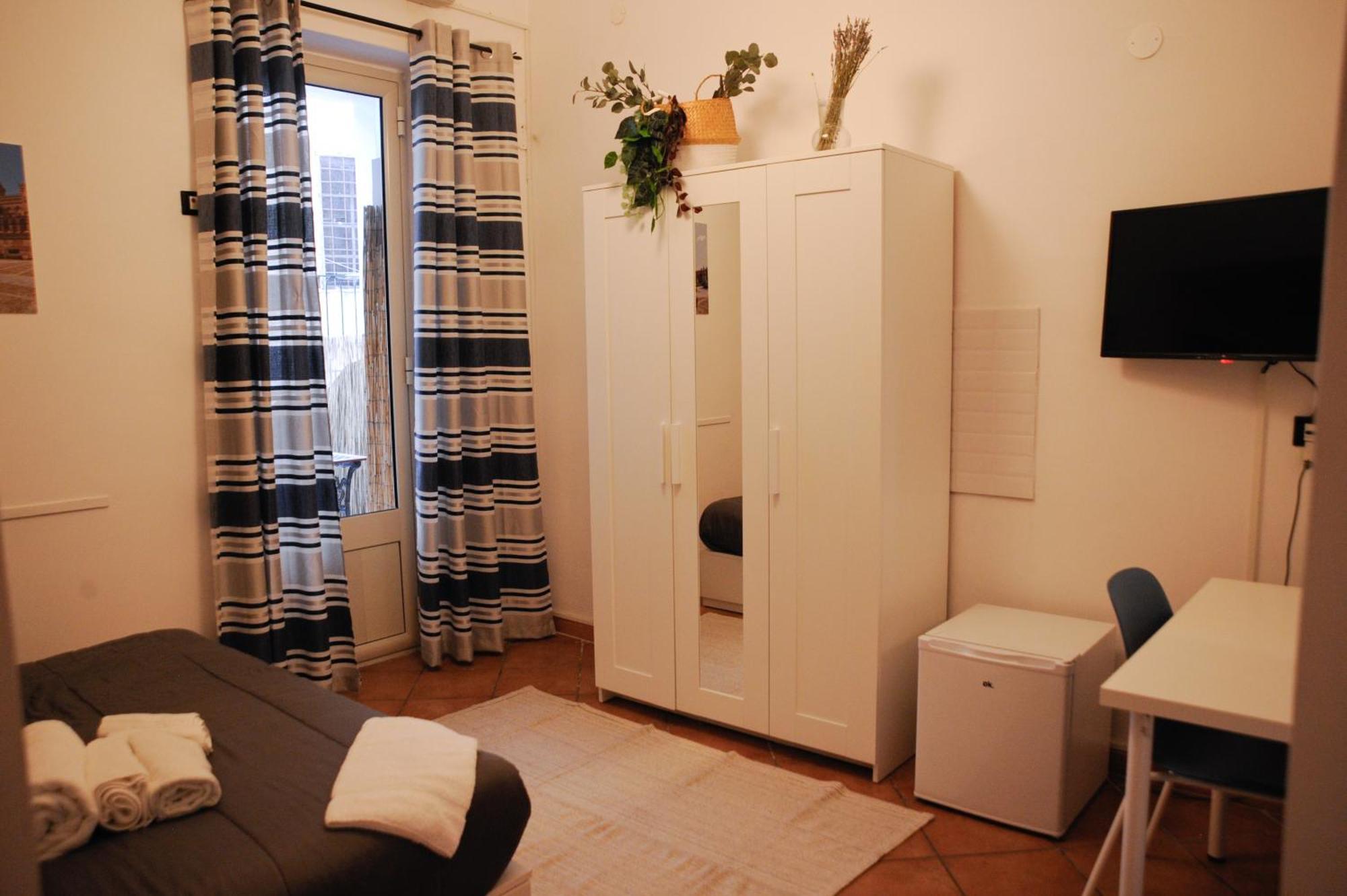 Le Finestre Su Ballaro Apartment