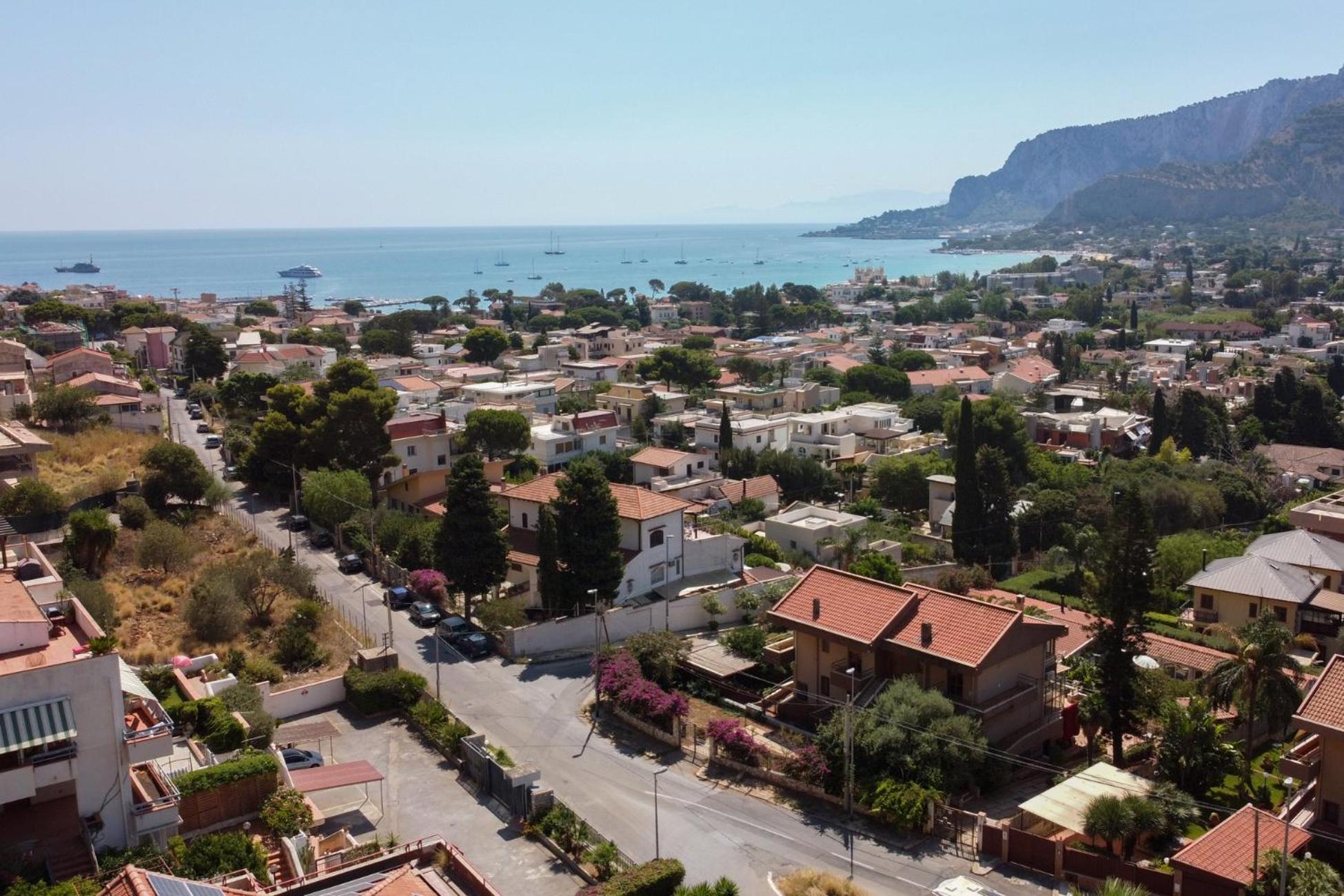 Lollo's Terrace Panoramic View Apartment