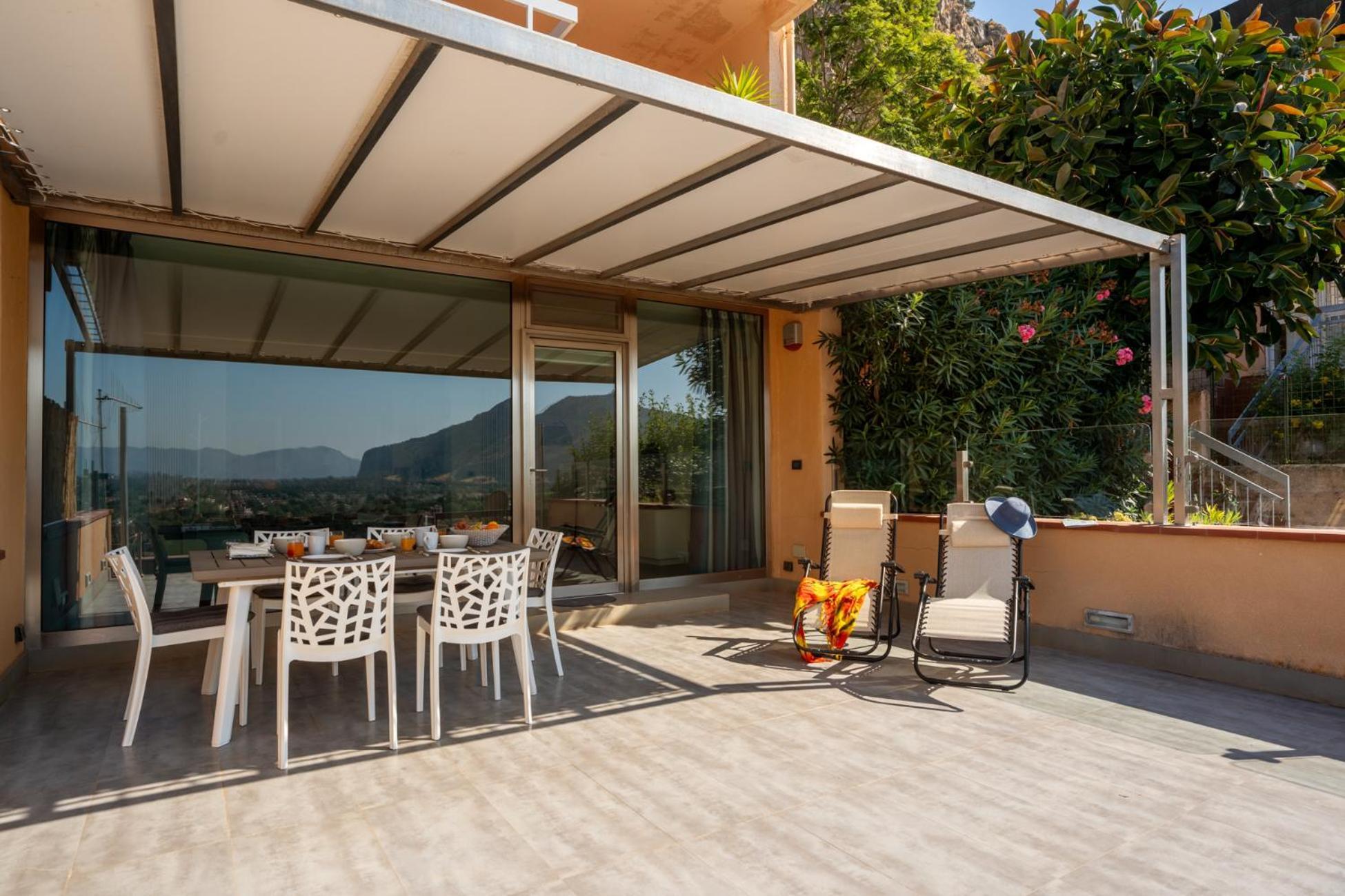 Lollo's Terrace Panoramic View Apartment *