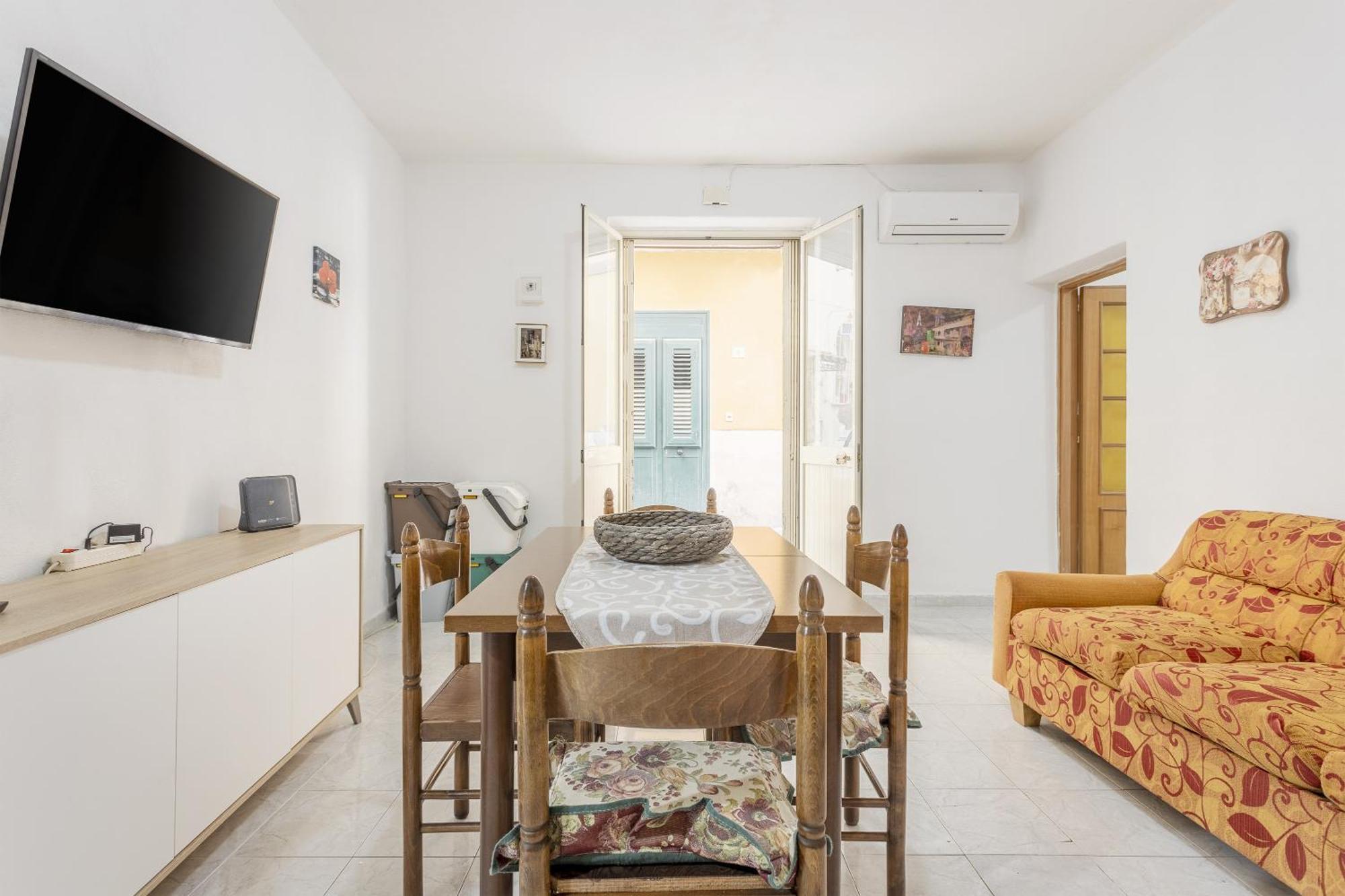 Angolo Gio-ale Holiday home *