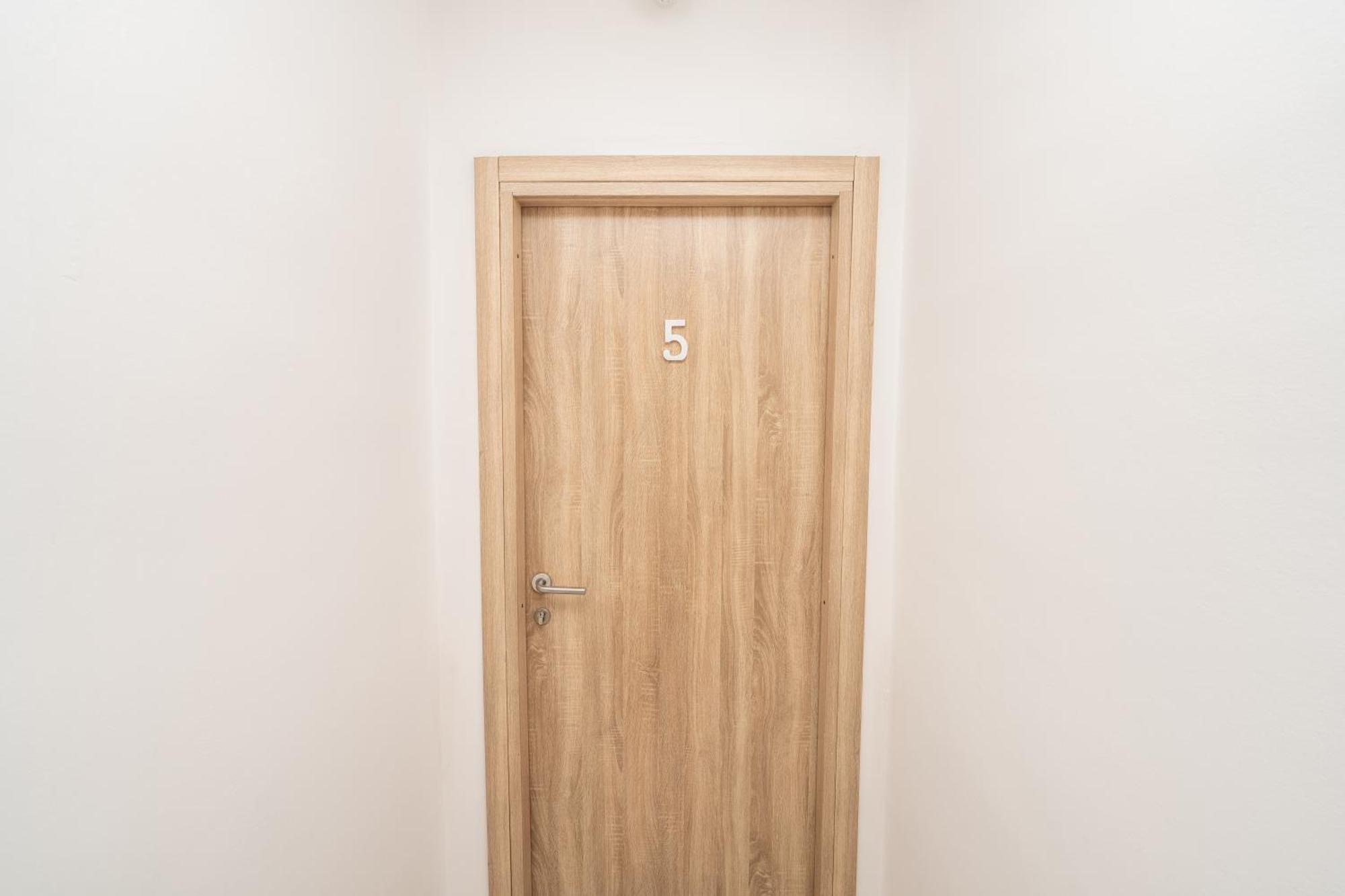 128l Guest house *