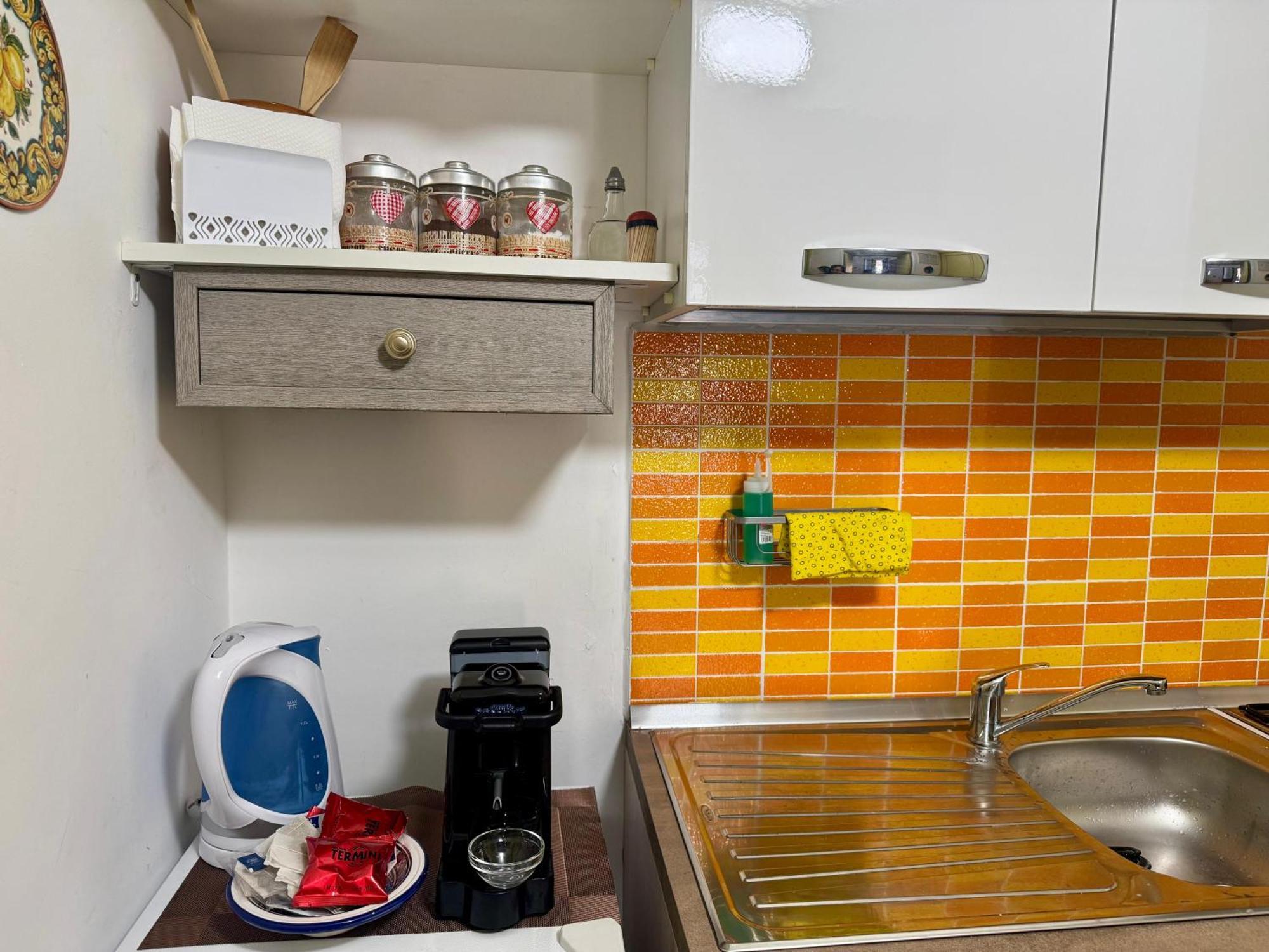 Orange Lemon Center Apartment