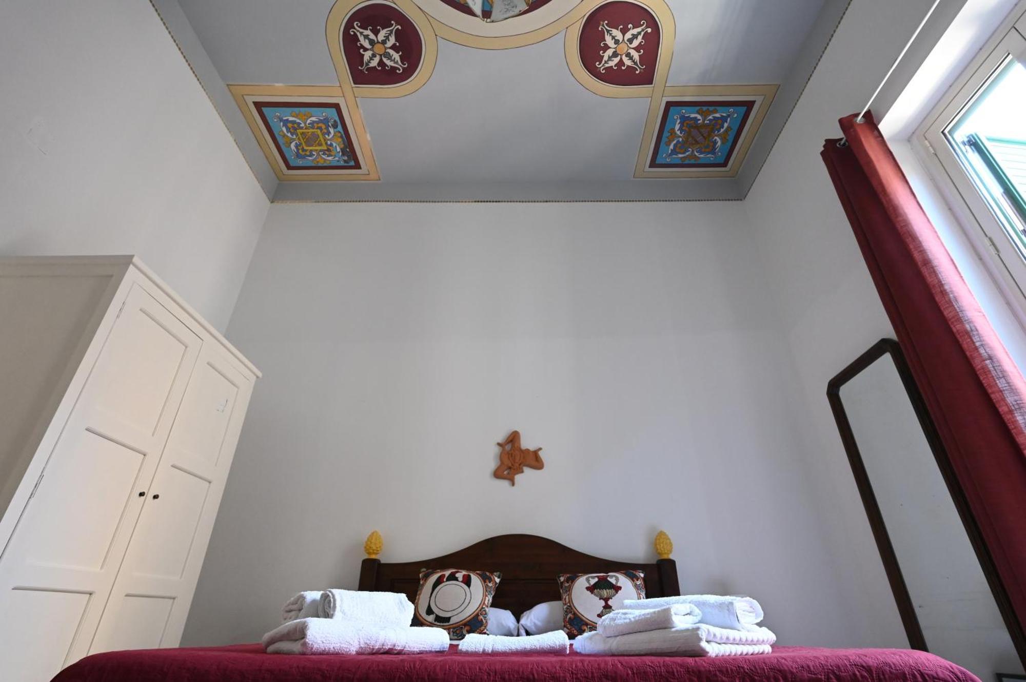 Triskeleshome Guest house *