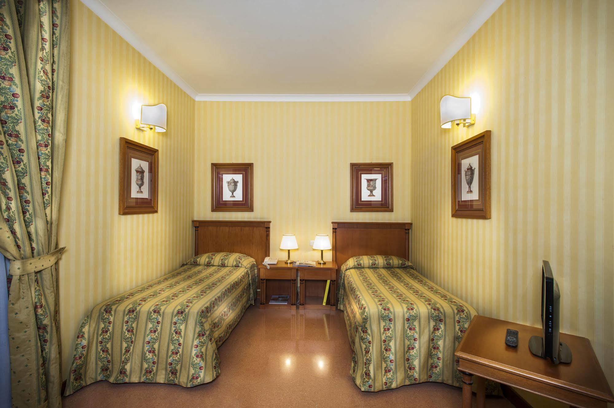 Residenza D'aragona Hotel