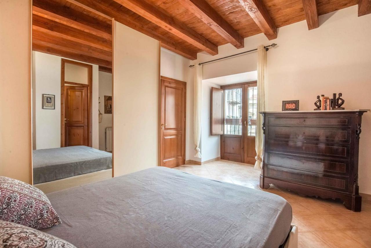 In Palazzo Vatticani Apartment *