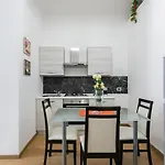 Corso Dei Mille Station Flat With Balcony