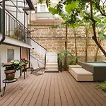 The Garden Boutique Apartment By Domusicily