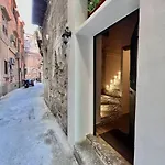 Little House 51, Palermo