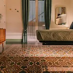 Flowery Floor Studio & Apartment