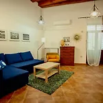 Flo\'S Chathedral Home