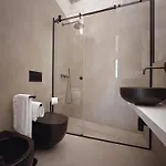 Corona Suite & Rooms