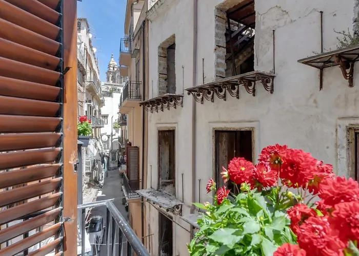 Vucciria Market Apartment With Balconies