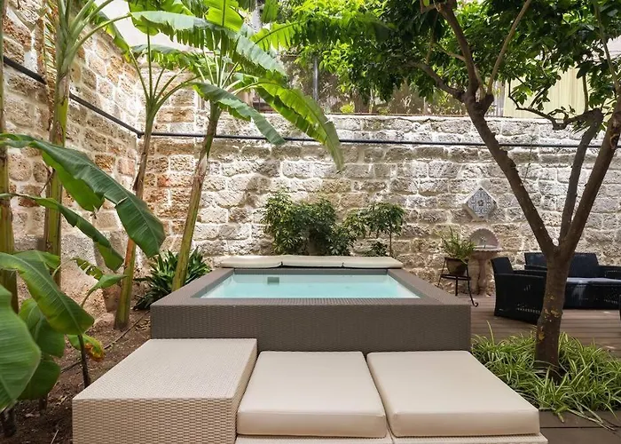 The Garden Boutique Apartment By Domusicily