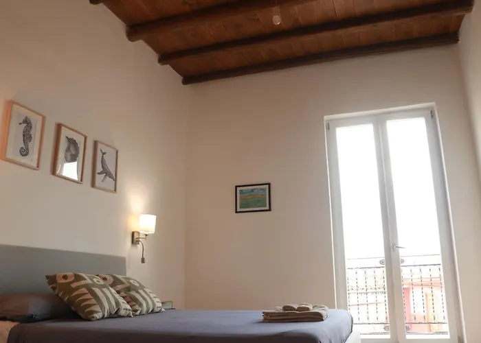 Chic And Cozy Apartment With Balcony