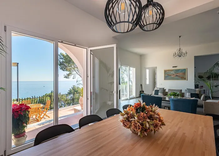 Villa Con Accesso Al Mare E Vista Mozzafiato