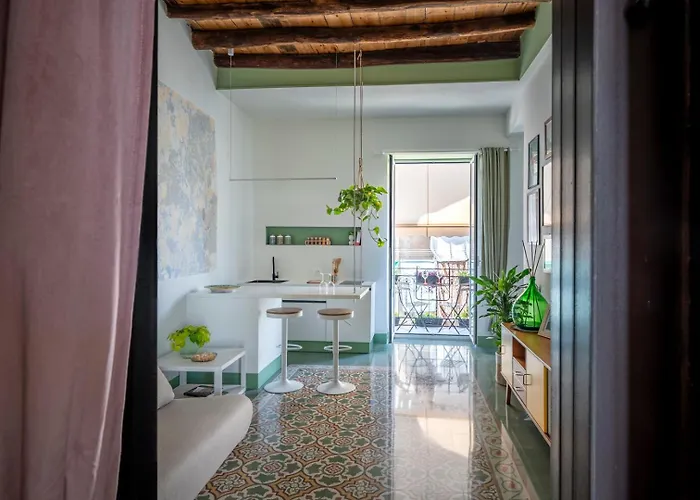 Flowery Floor Studio & Apartment