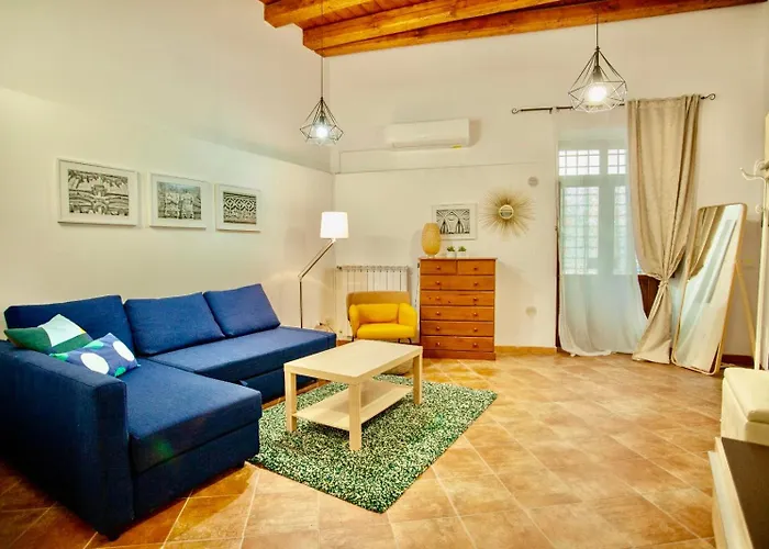 Flo\'S Chathedral Home