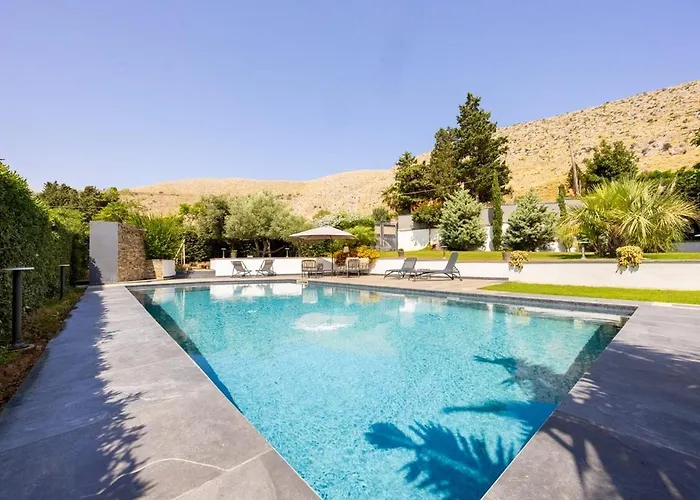 Ibis Lodge With Swimming Pool