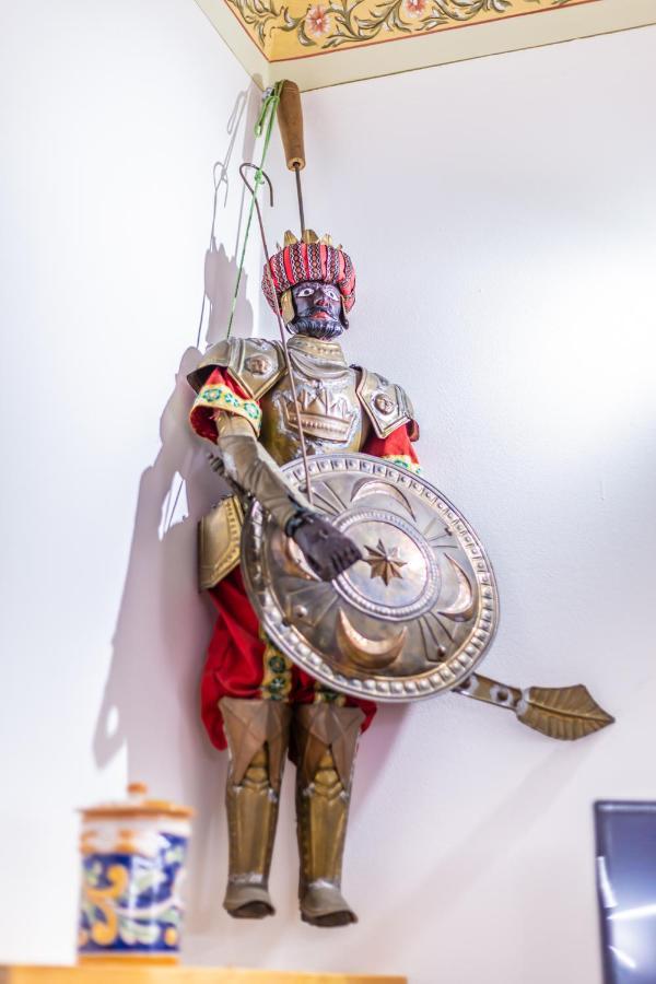 Opera Dei Pupi Acomodação com café da manhã  Palermo
