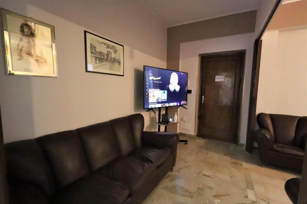 Casa Studenti E Giovani Turisti Fkk - Giochi Di Societa Ed Intimo Party - Volontari Benvenuti *