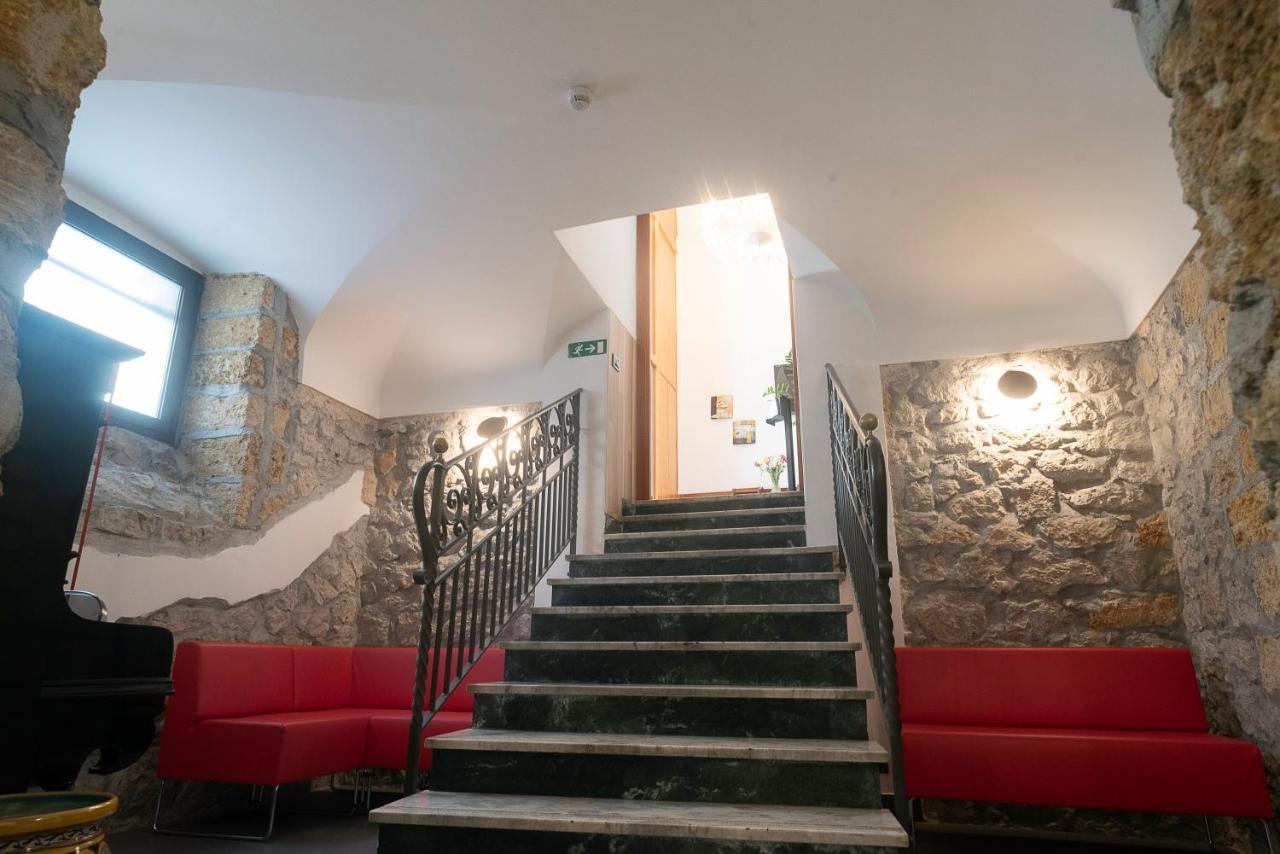 Tonic Hotel