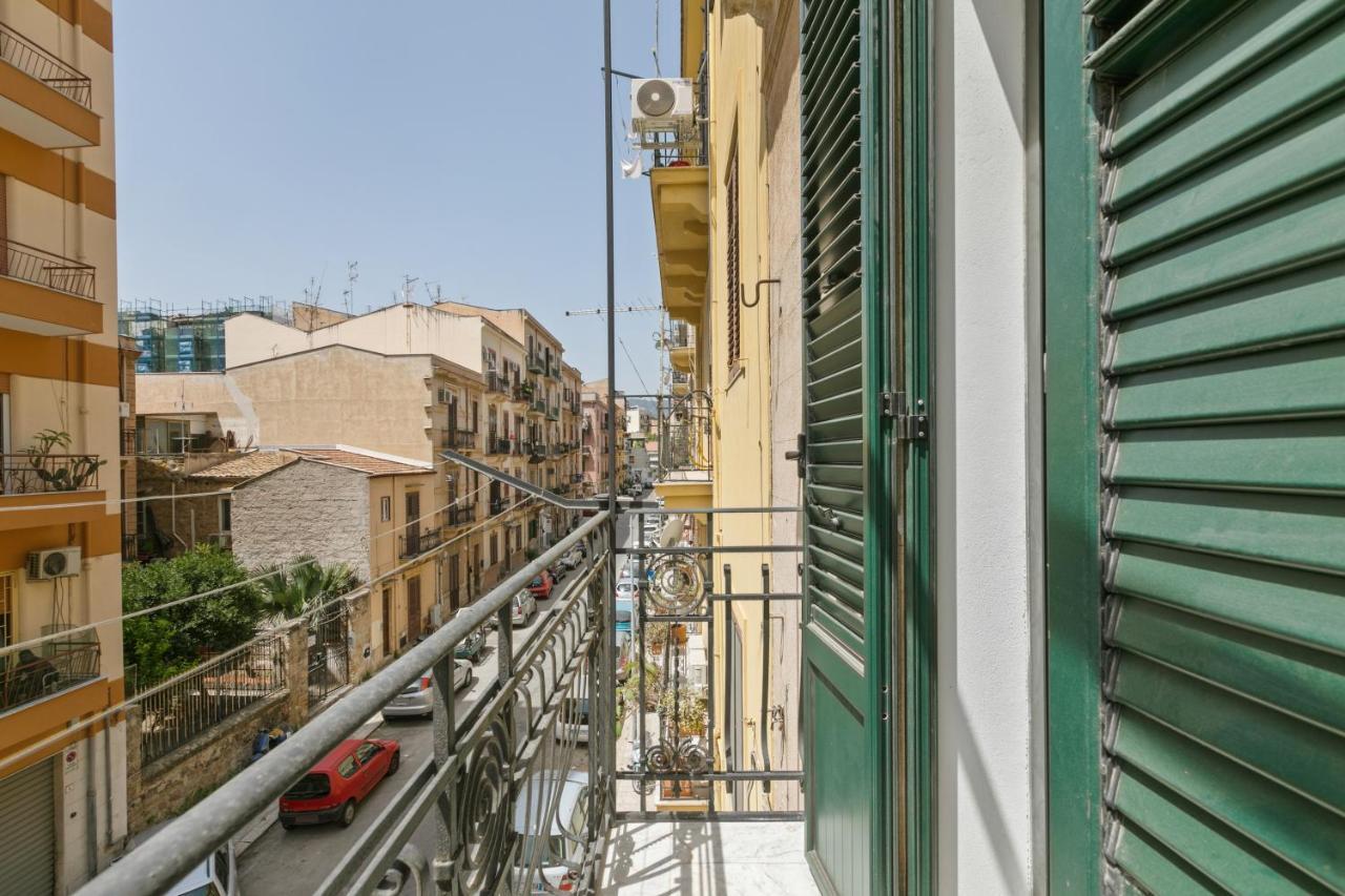 Apartment Castello Della Zisa Modern With Balcony Palermo