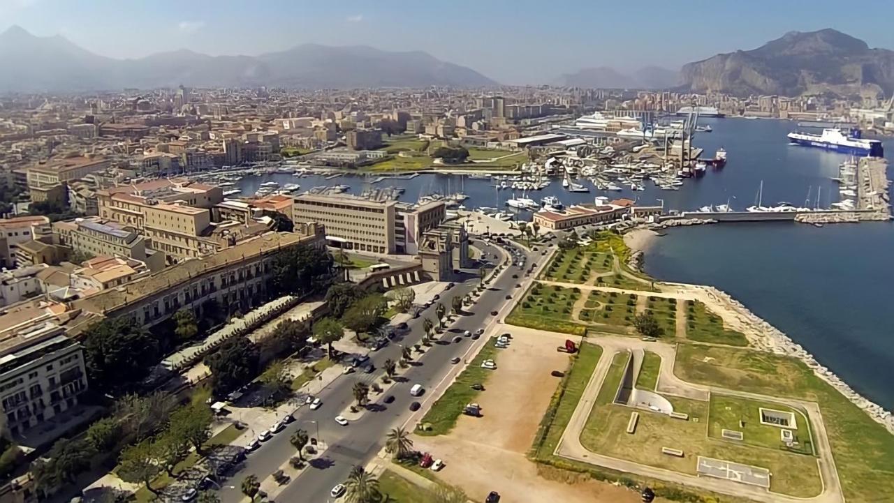 Affittacamere Garibaldi 29 - Piazza Marina A - In Pieno Centro.