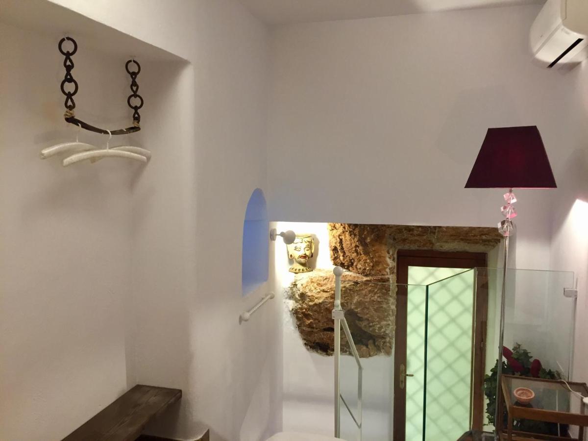 La Casetta Perfetta @ The Cathedral Apartment Palermo