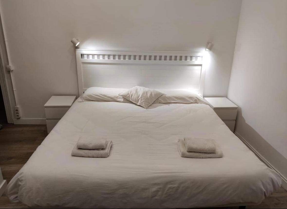 Oasis Apartment-open Minded Libertine Naturists Age 18-36 Albergue