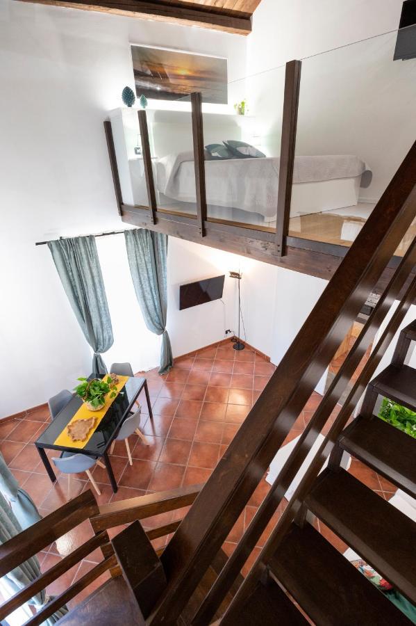 Apartment Pothos House