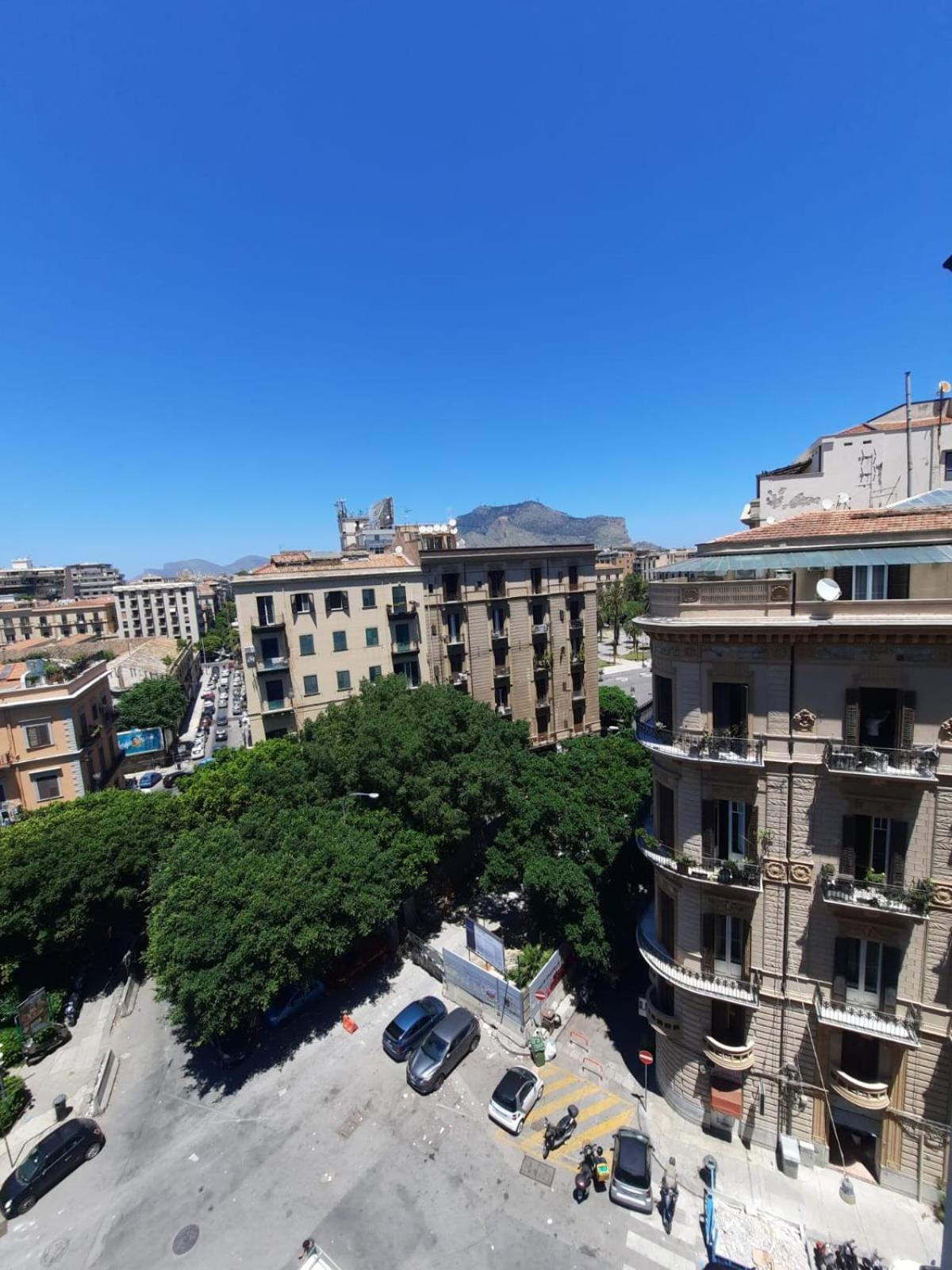 Le Di Via Meccio * Palermo