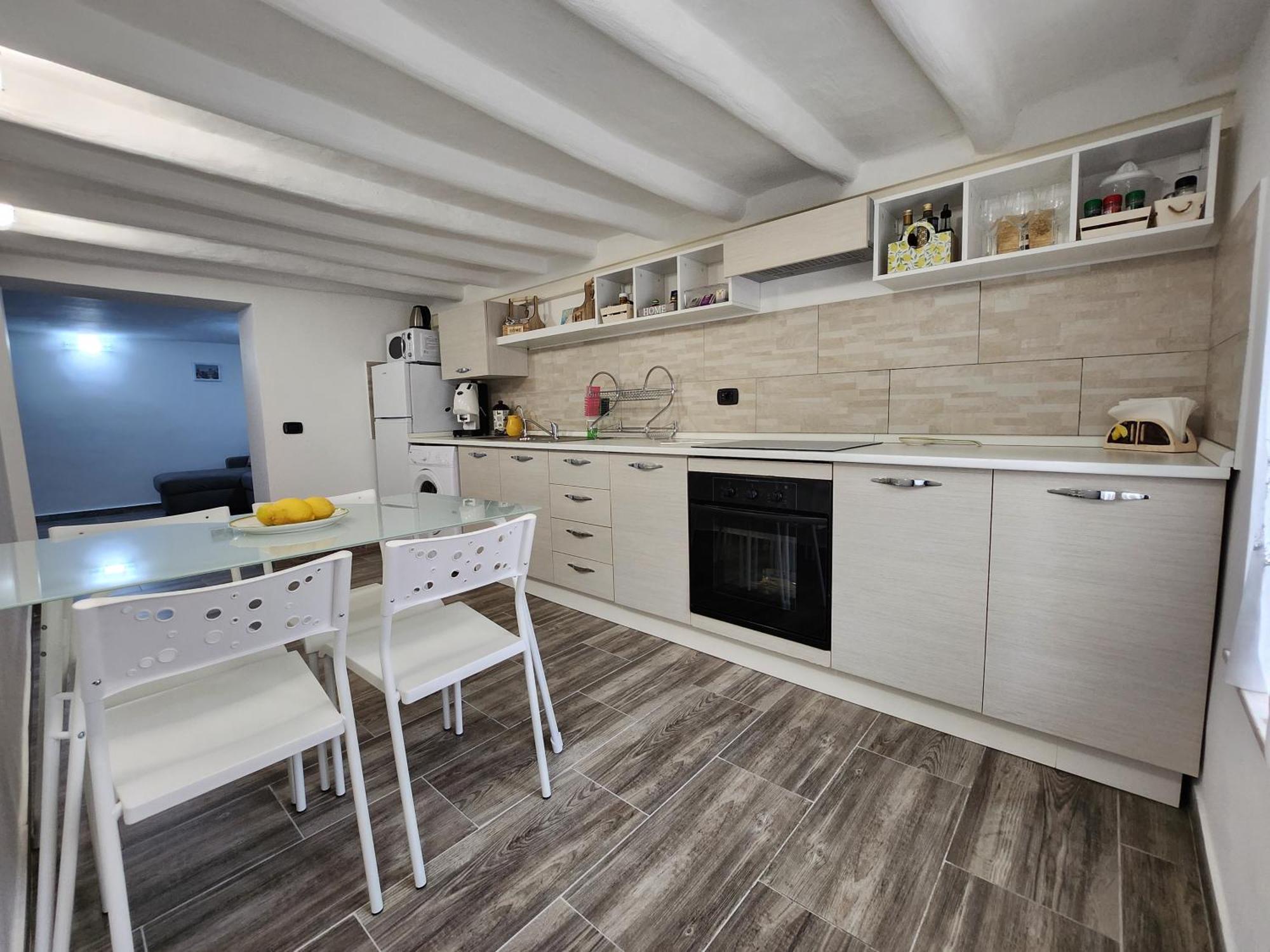Don Vito's Home, Dsg2 Short Lets, 250 Mt Metro Apartment