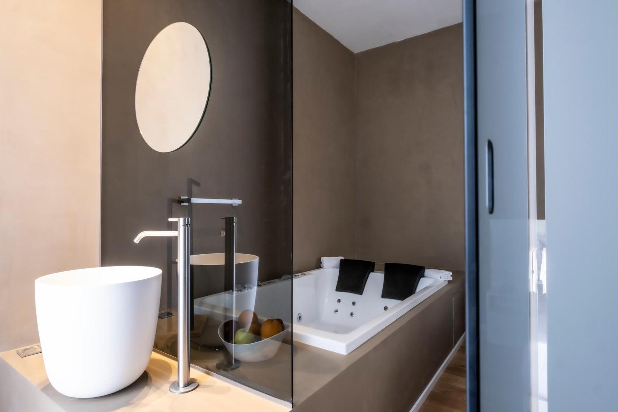 Amorgiu Luxury