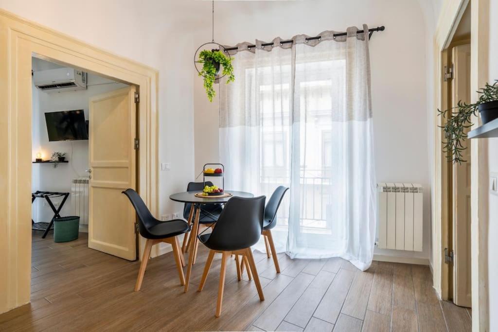 145 Maqueda Apartment