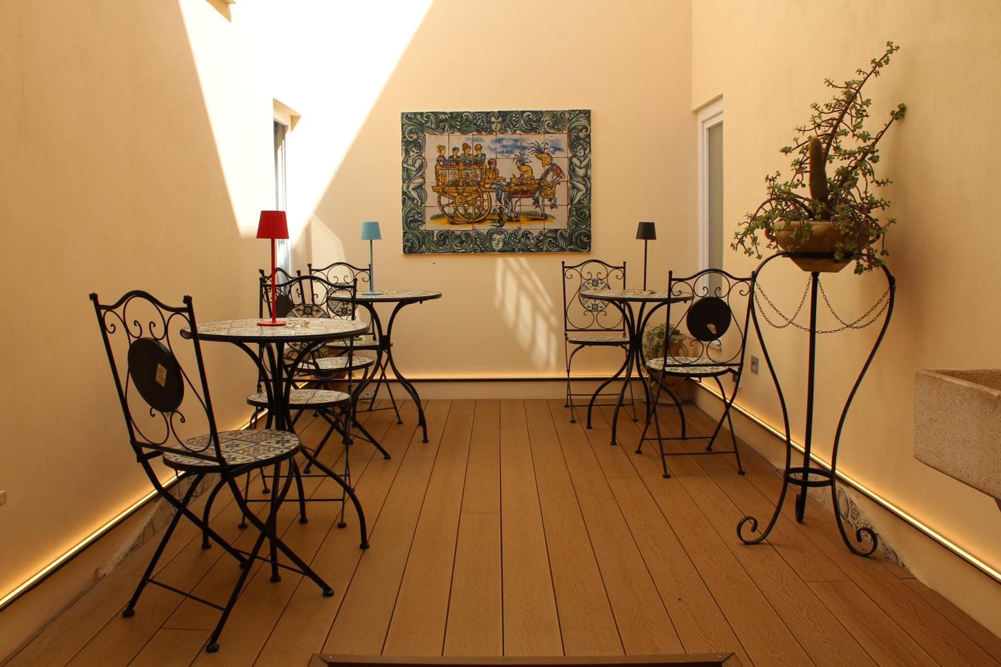 Guest house Falstaff & *