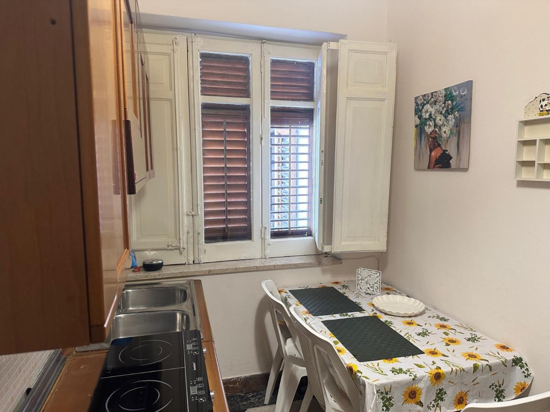 Apartment Dimora Di Maury A Due Passi Dai Trasporti E Da Ballaro Palermo